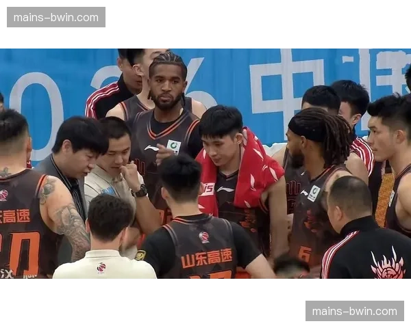 约翰逊连场20+数据惊艳 山东男篮锋线攻坚能力显著提升